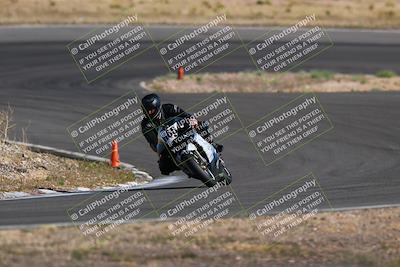 media/Apr-19-2025-AHRMA (Sat) [[3d98ca3309]]/Race/Group 8/Turn 4/